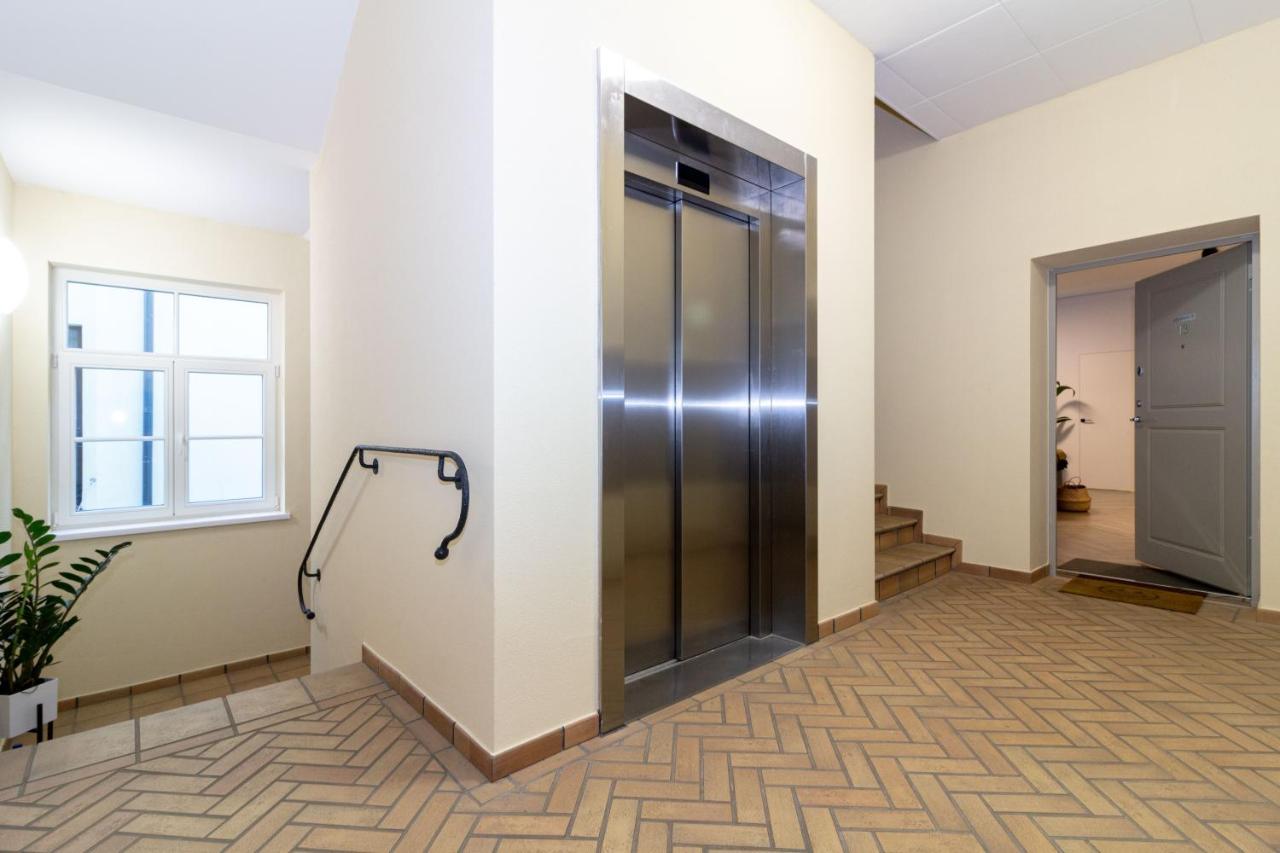 Cohost I Oldtown 60M2 Apt W-Garage Parking, Balcony & Self Check-In Vilnius Exterior photo