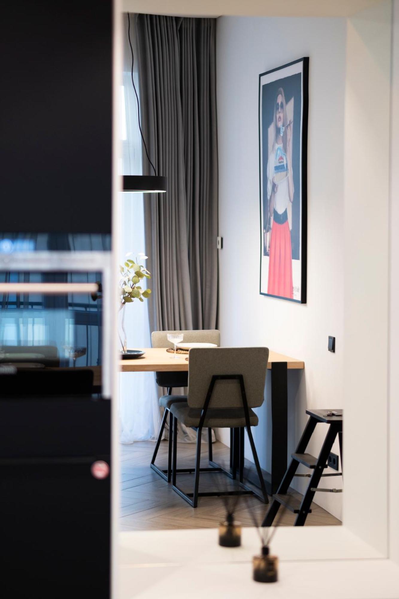 Cohost I Oldtown 60M2 Apt W-Garage Parking, Balcony & Self Check-In Vilnius Exterior photo